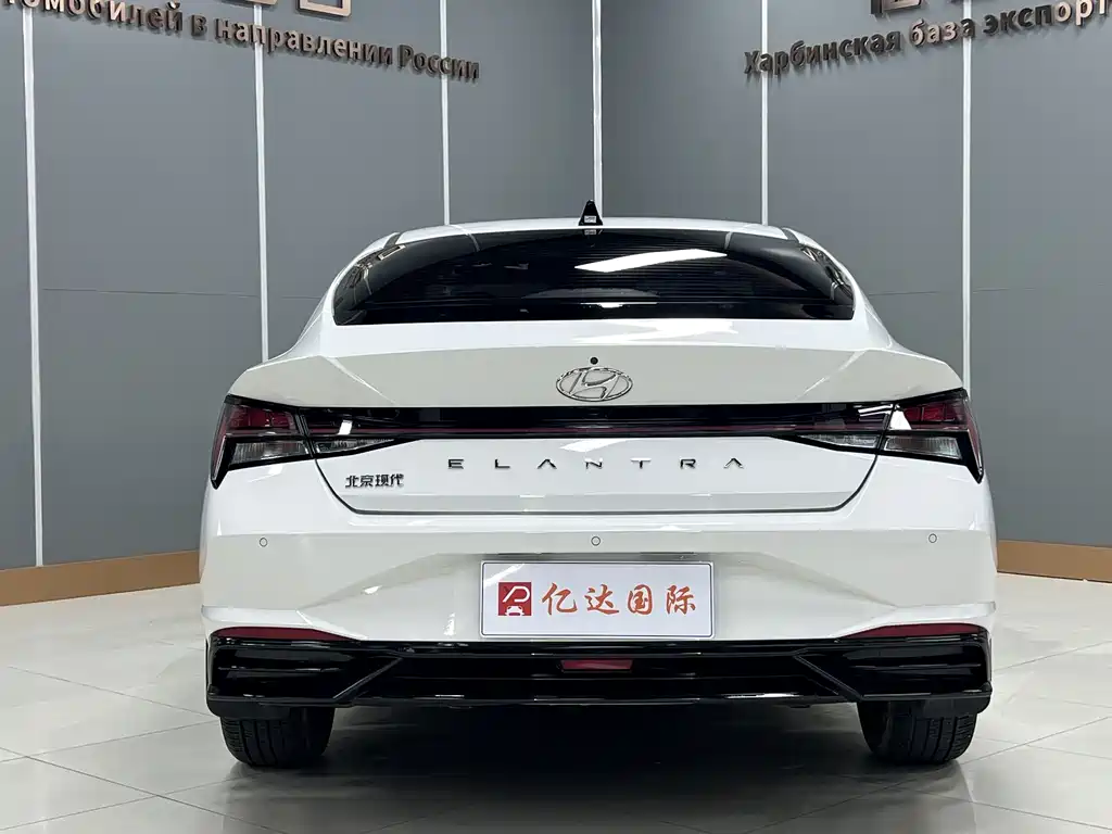 Hyundai Elantra — фото 5