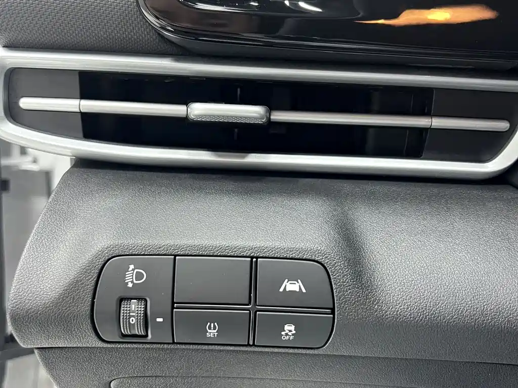 Hyundai Elantra — фото 8