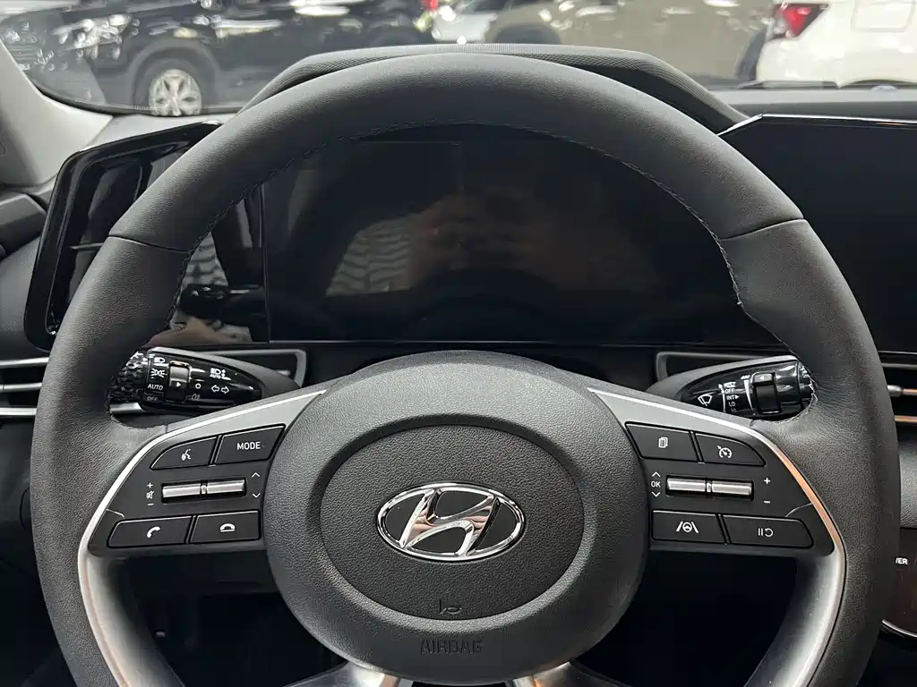 Hyundai Elantra — фото 9