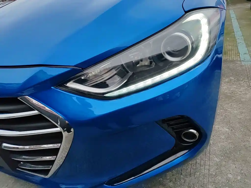 Hyundai Elantra — фото 23