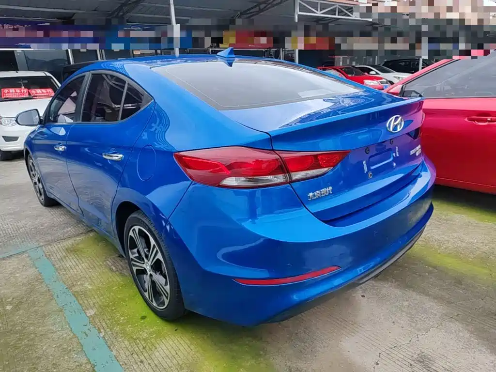Hyundai Elantra — фото 5