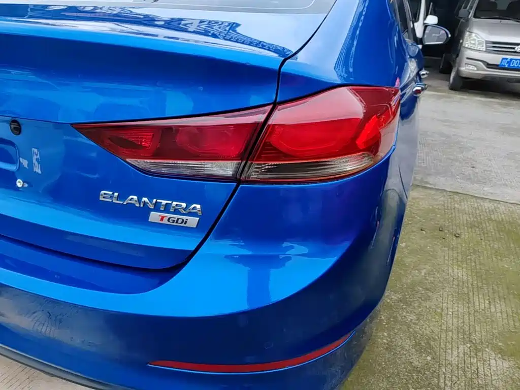 Hyundai Elantra — фото 7