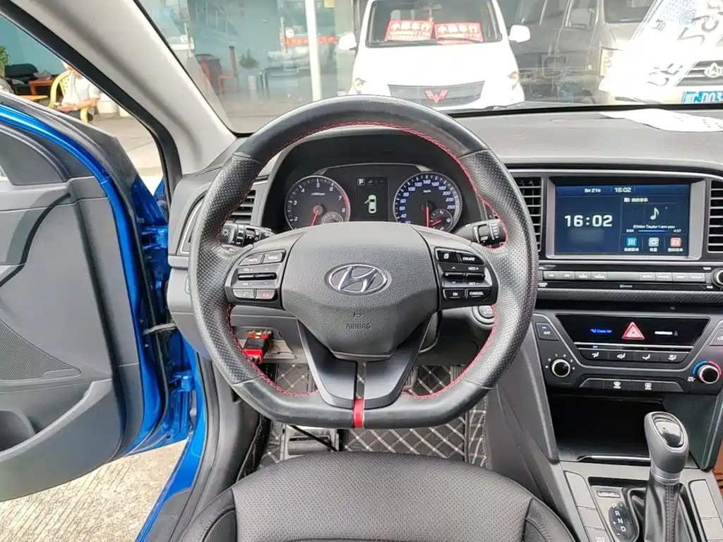 Hyundai Elantra — фото 10