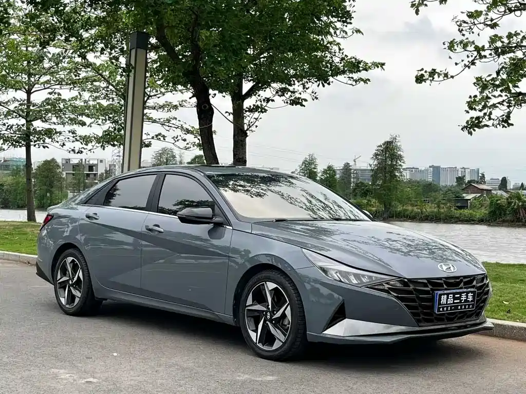 Hyundai Elantra — фото 2