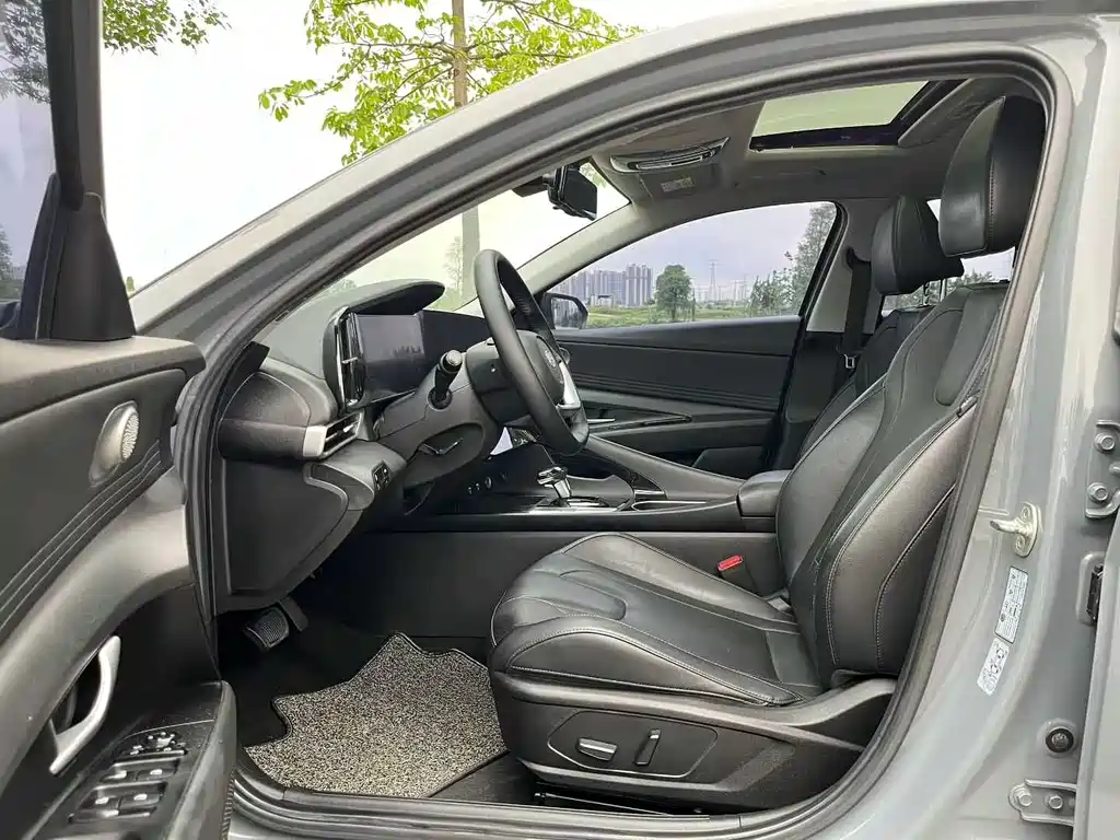 Hyundai Elantra — фото 5