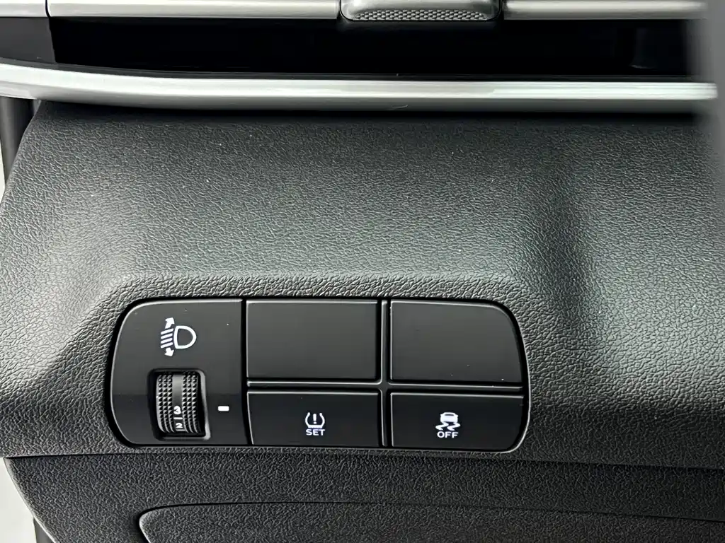 Hyundai Elantra — фото 18