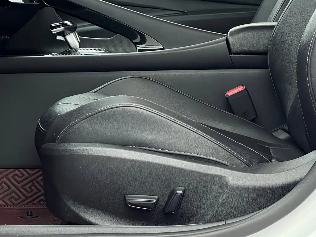 Hyundai Elantra — фото 20