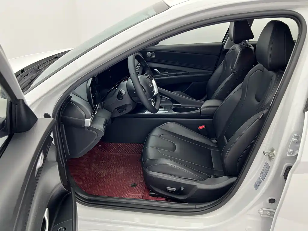Hyundai Elantra — фото 21