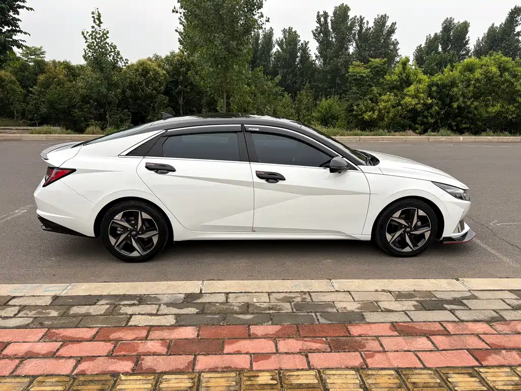 Hyundai Elantra — фото 3