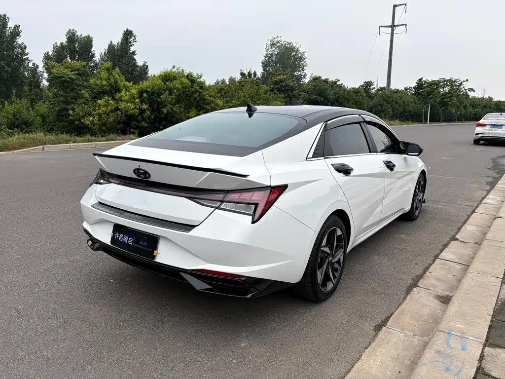 Hyundai Elantra — фото 4
