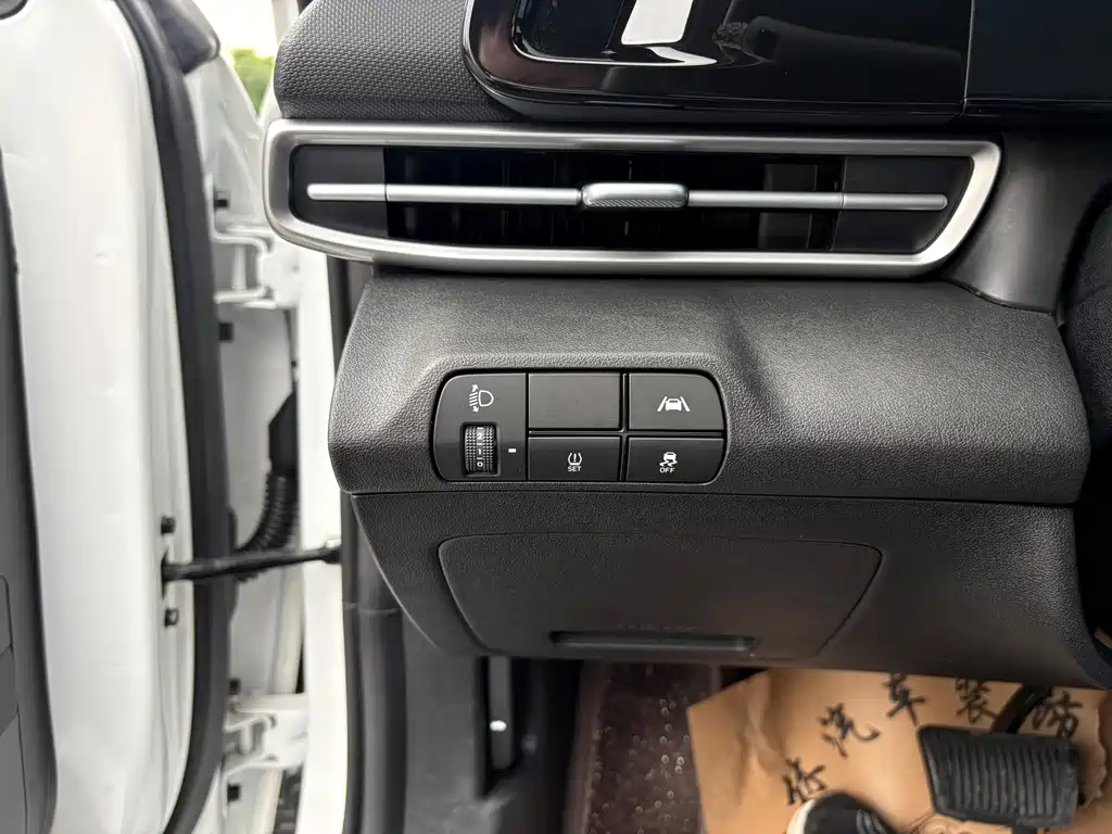 Hyundai Elantra — фото 10