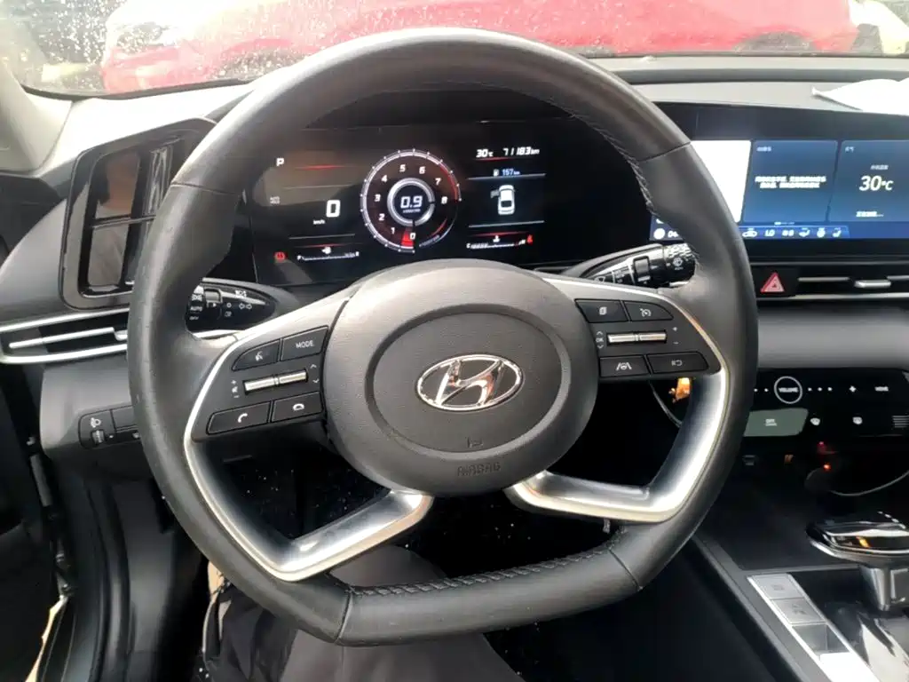 Hyundai Elantra — фото 11