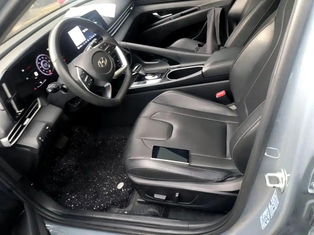 Hyundai Elantra — фото 15