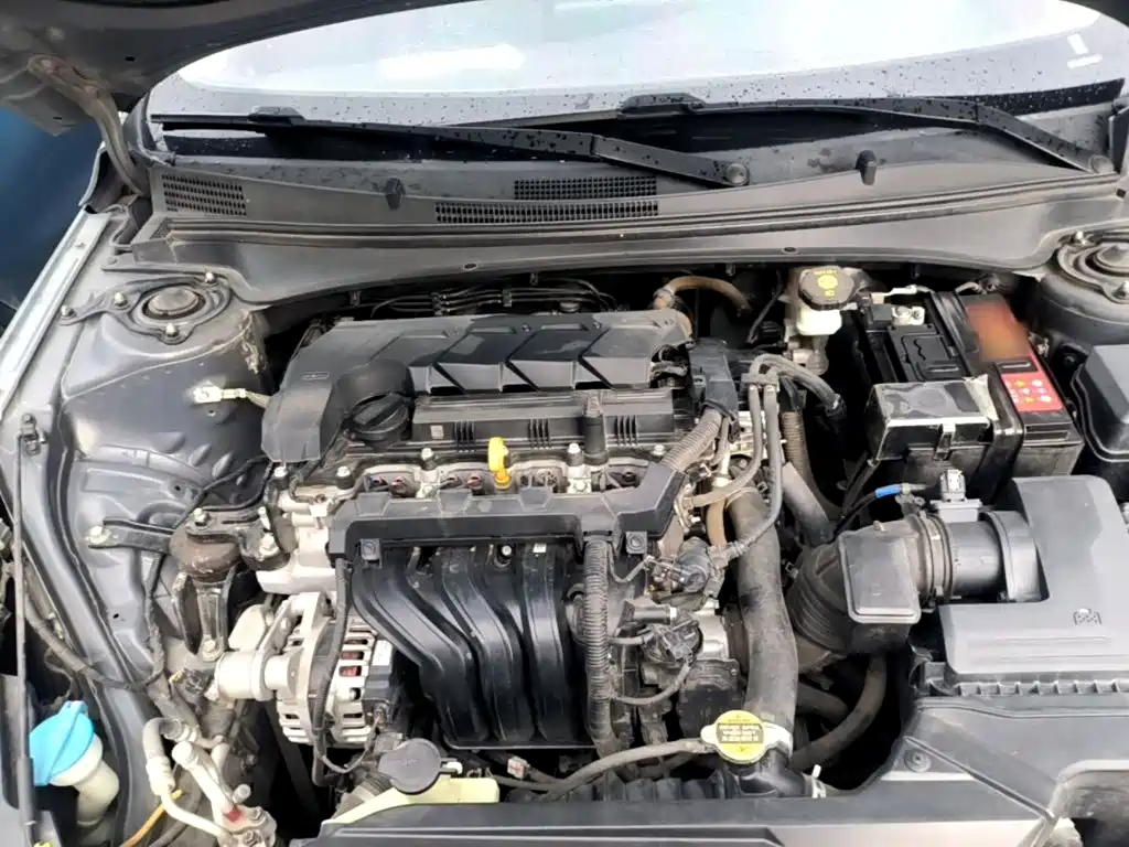 Hyundai Elantra — фото 20