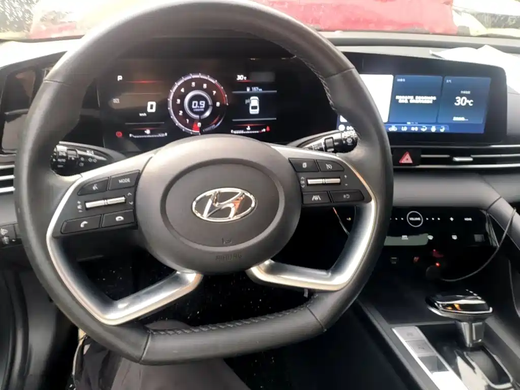 Hyundai Elantra — фото 10