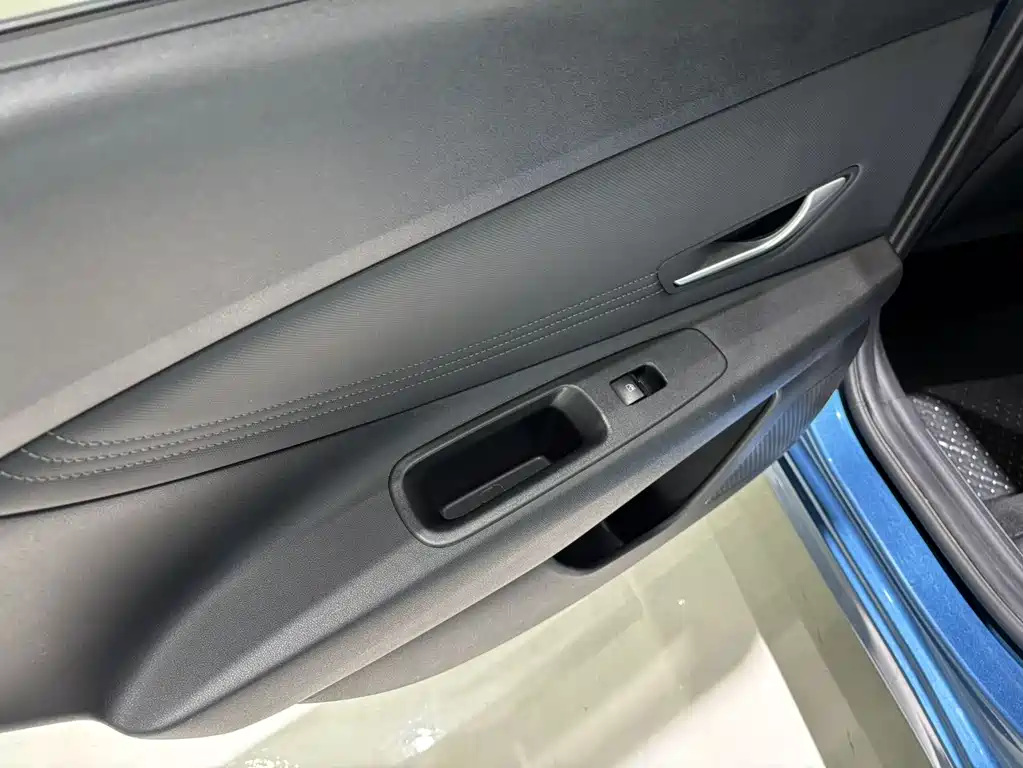 Hyundai Elantra — фото 17