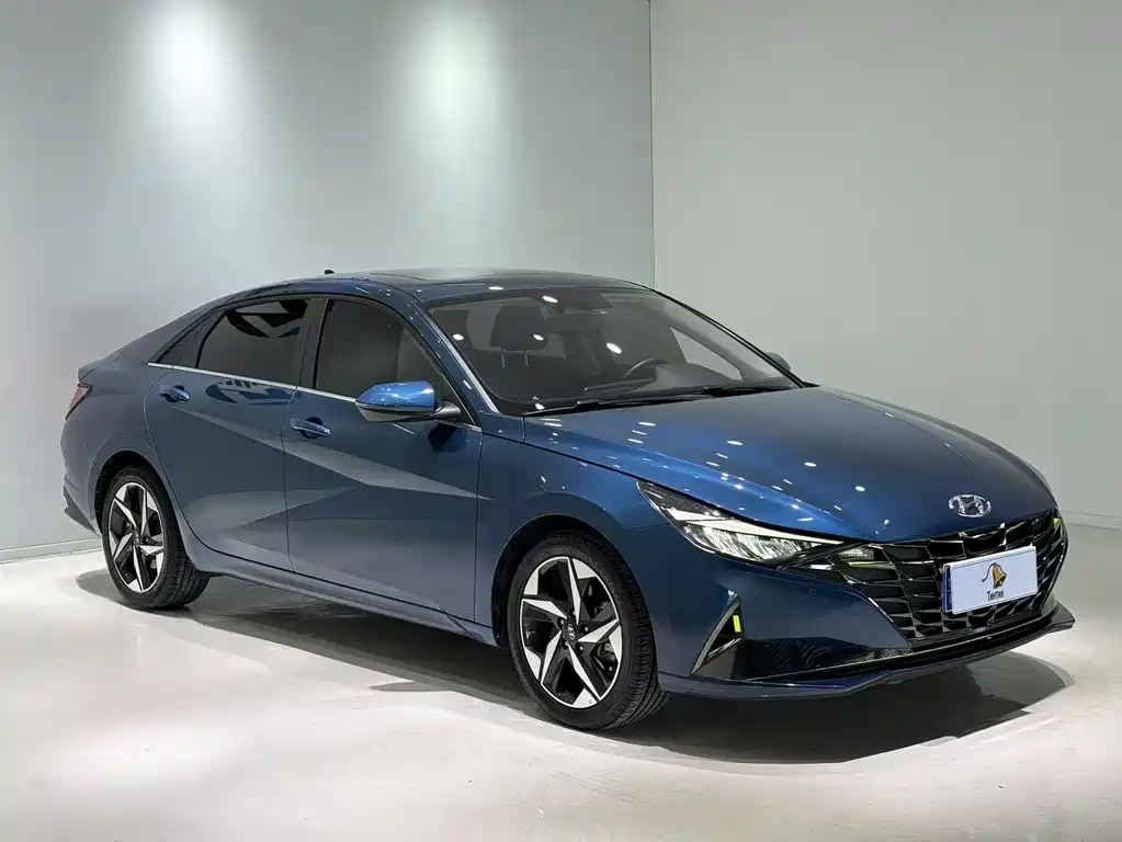Hyundai Elantra — фото 3