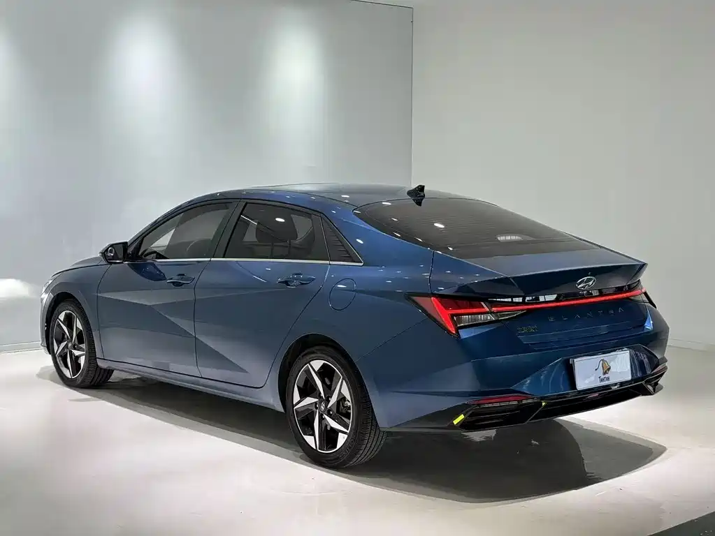 Hyundai Elantra — фото 4