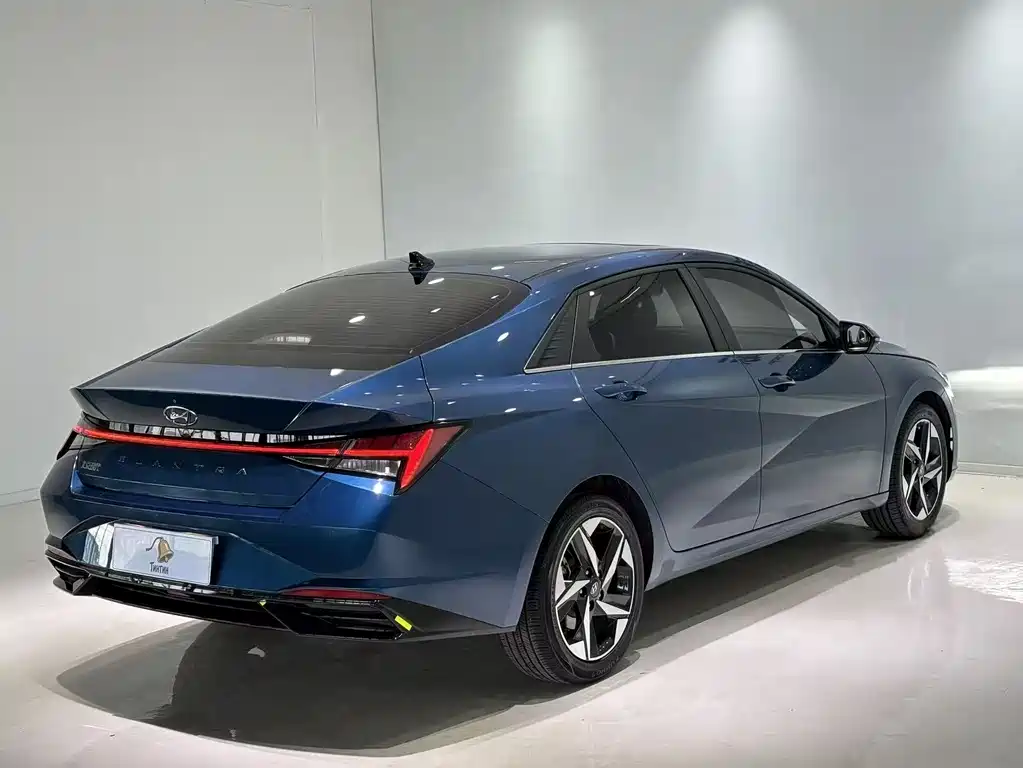 Hyundai Elantra — фото 6