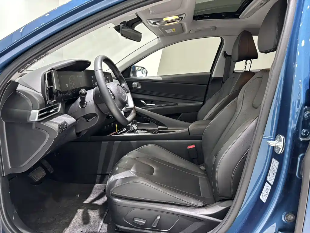 Hyundai Elantra — фото 7