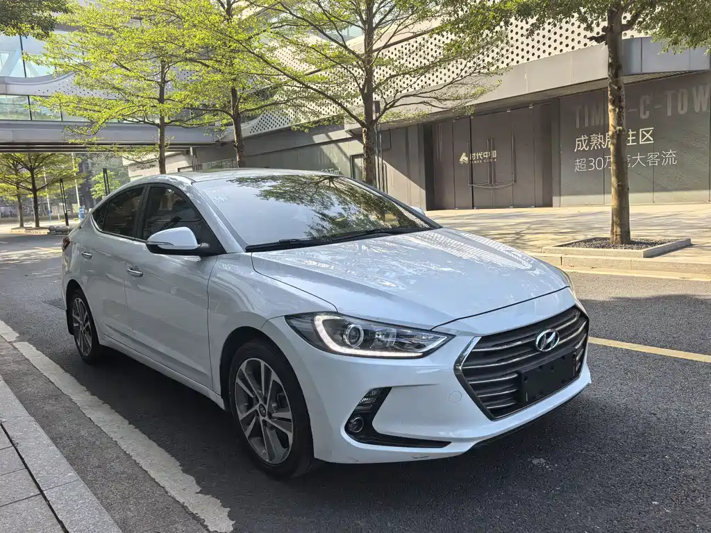 Hyundai Elantra — фото 4
