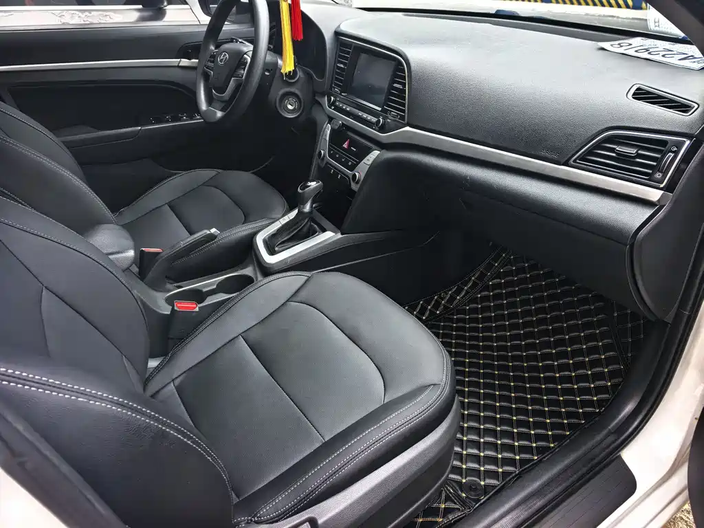 Hyundai Elantra — фото 4