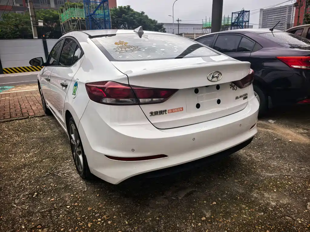 Hyundai Elantra — фото 8