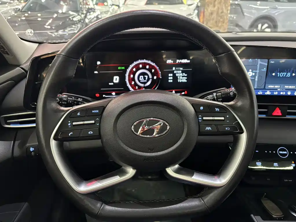 Hyundai Elantra — фото 14
