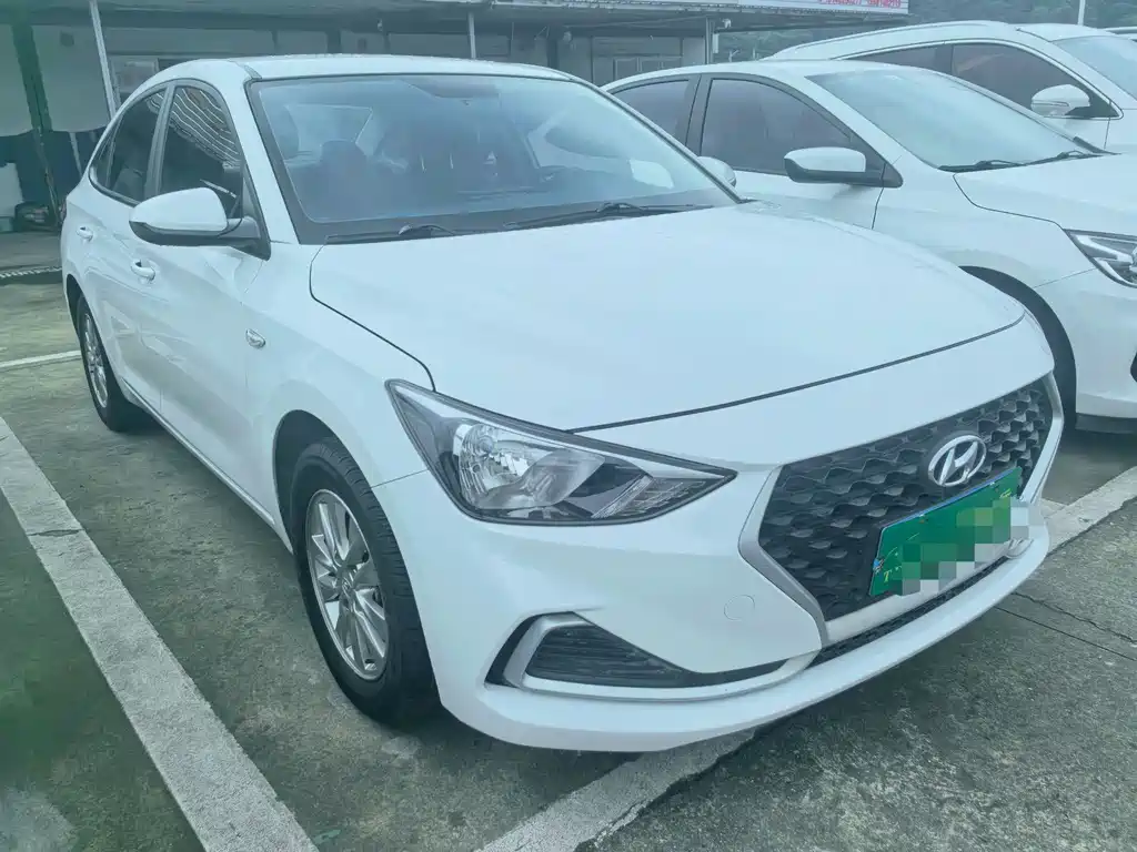 Hyundai Elantra — фото 3