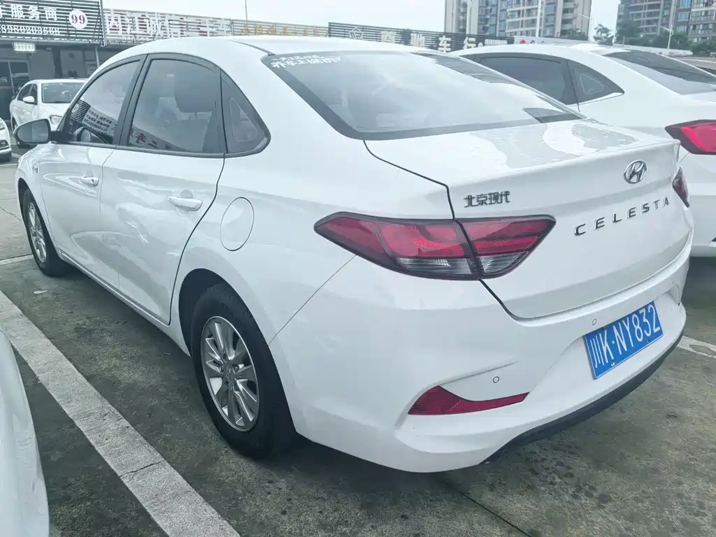 Hyundai Elantra — фото 5