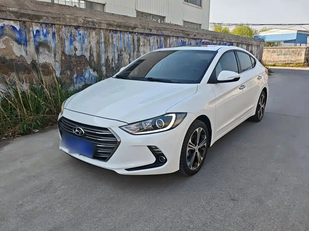 Hyundai Elantra — фото 2