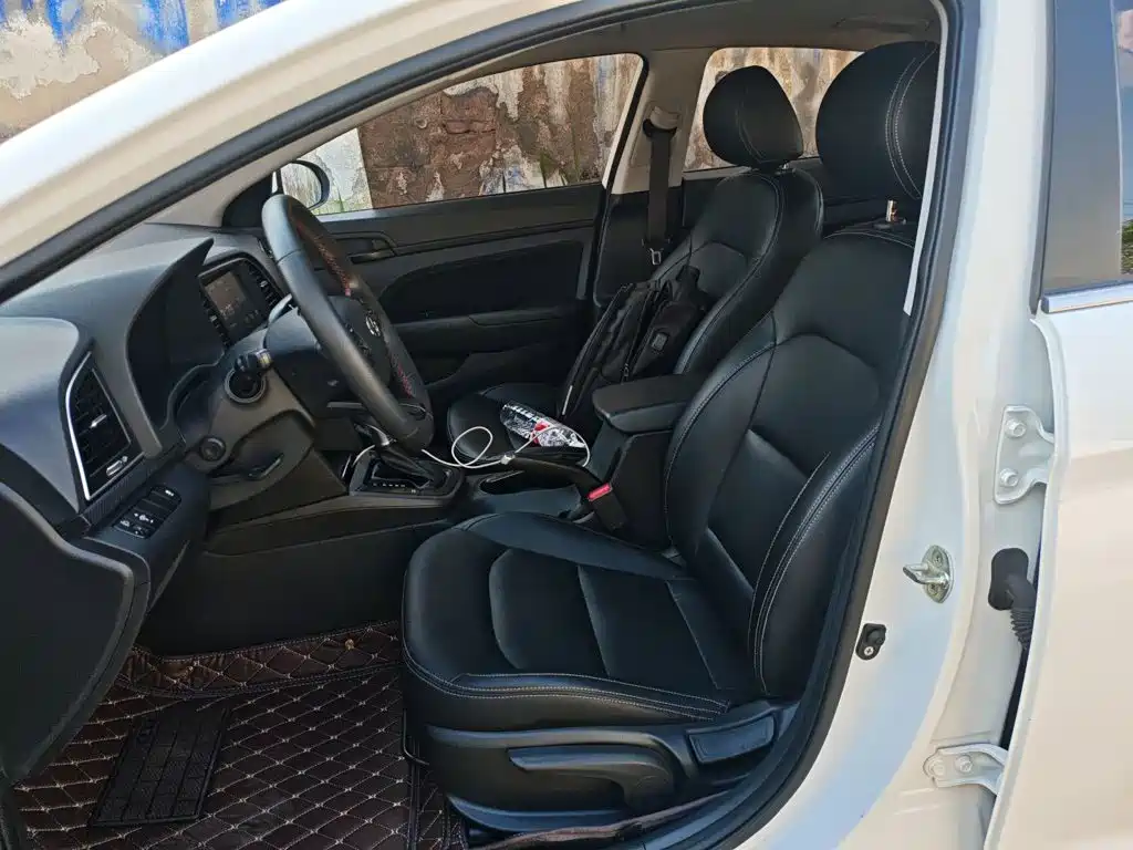 Hyundai Elantra — фото 11