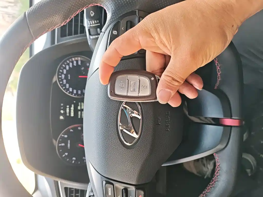 Hyundai Elantra — фото 17