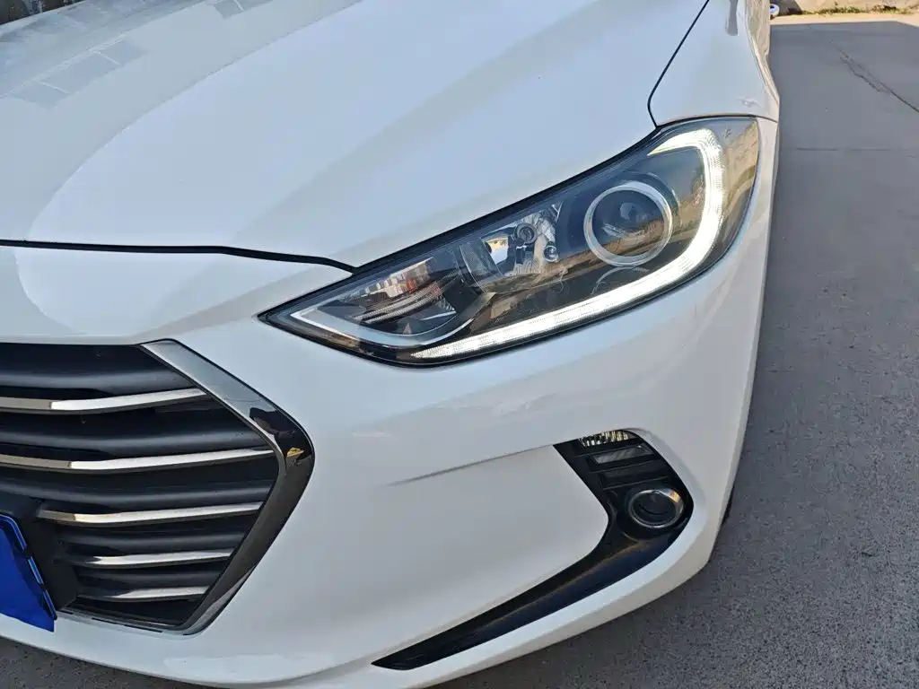 Hyundai Elantra — фото 18