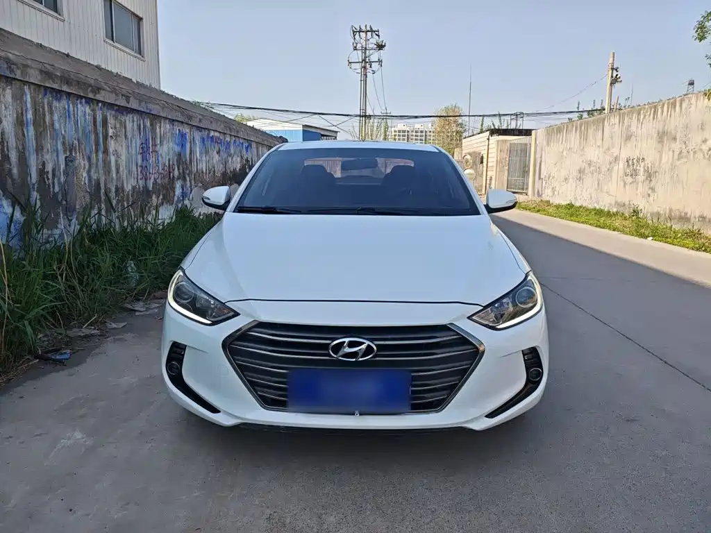 Hyundai Elantra — фото 3