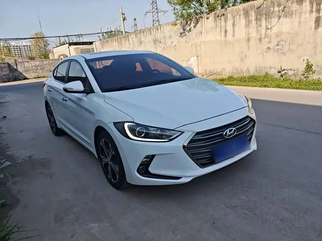Hyundai Elantra — фото 22