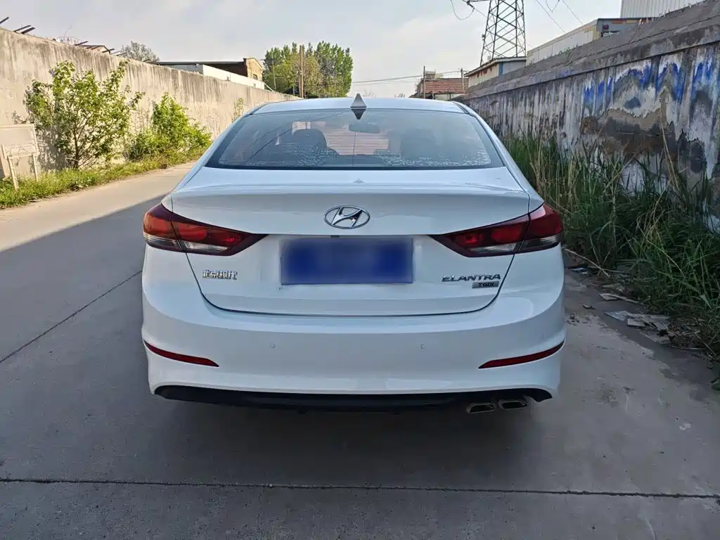 Hyundai Elantra — фото 4