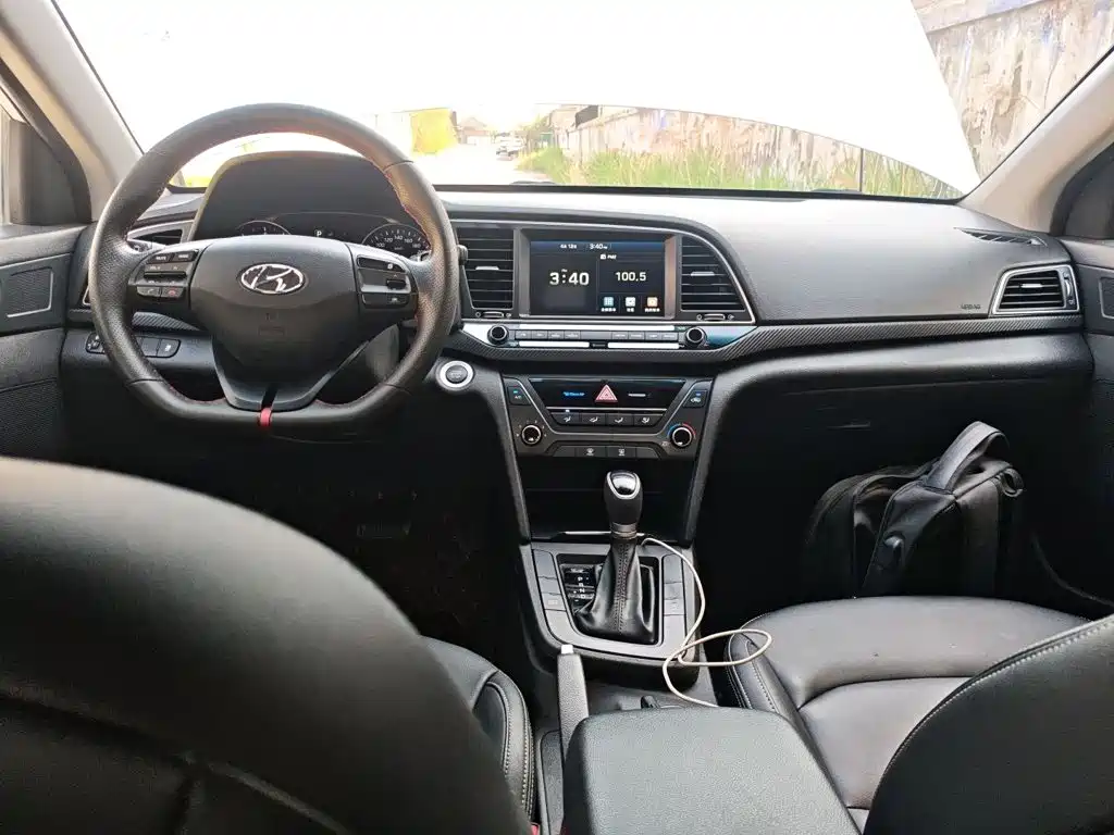 Hyundai Elantra — фото 6