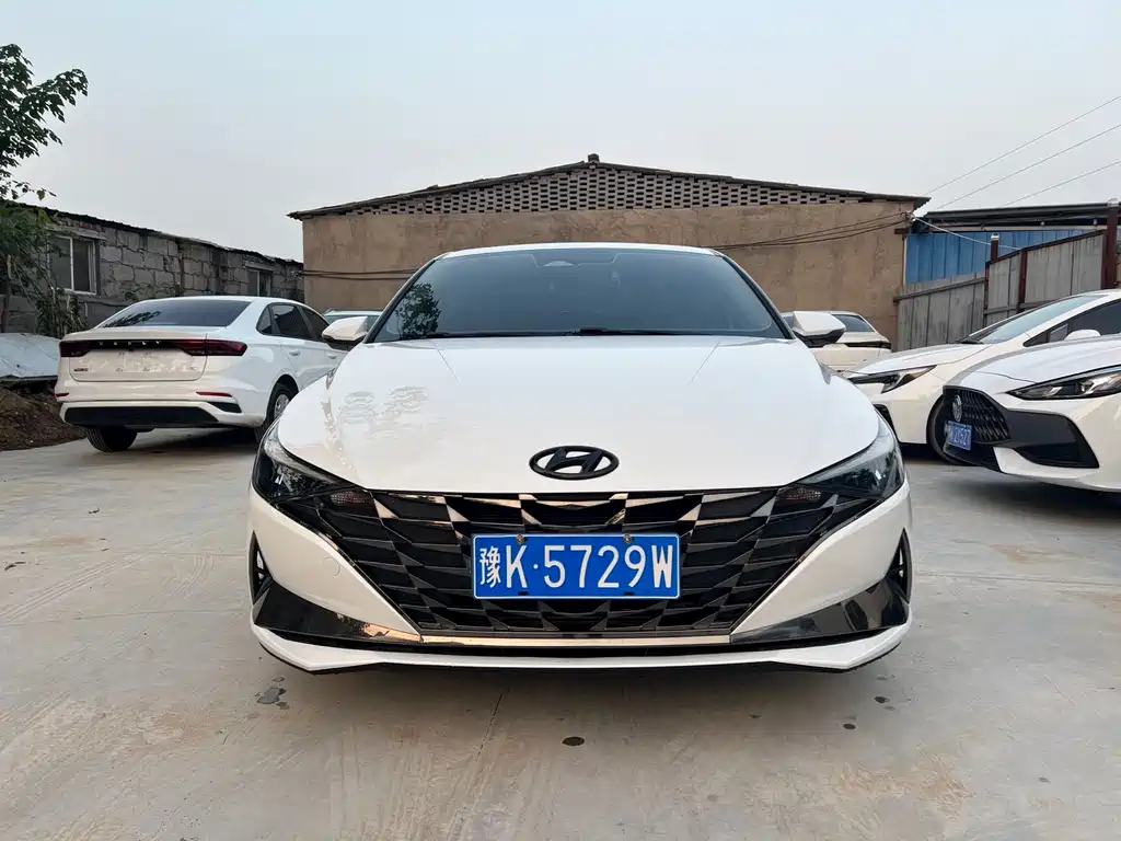 Hyundai Elantra — фото 2