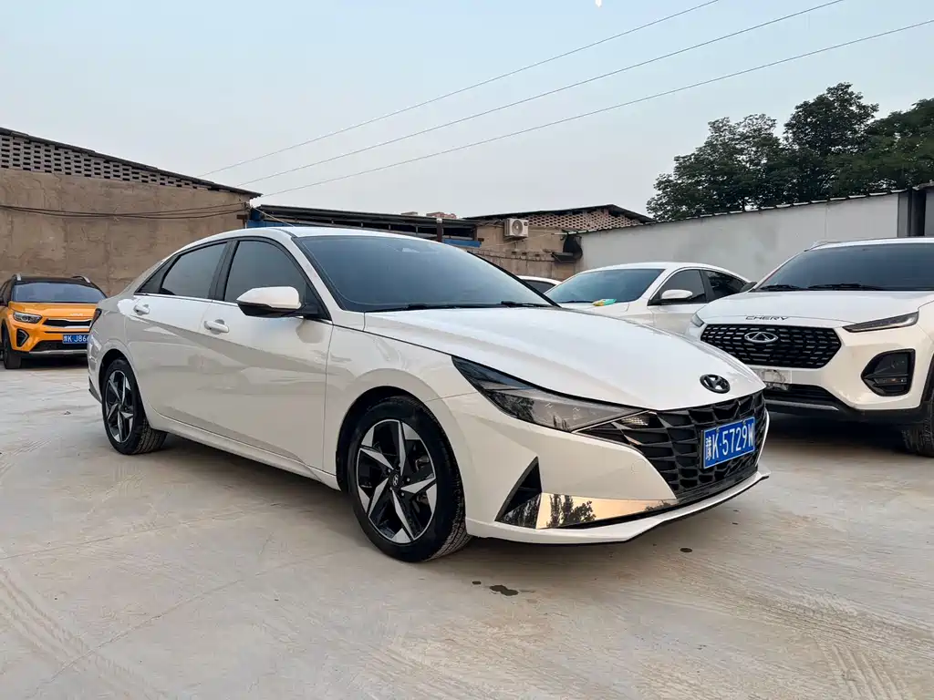 Hyundai Elantra — фото 3
