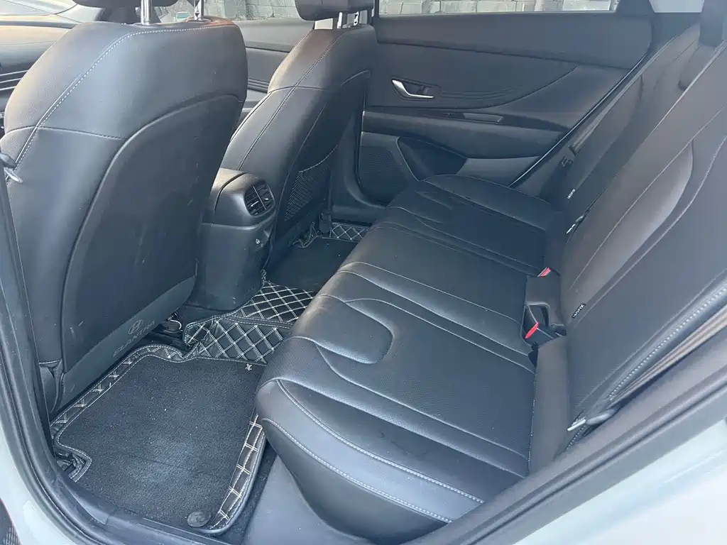 Hyundai Elantra — фото 10