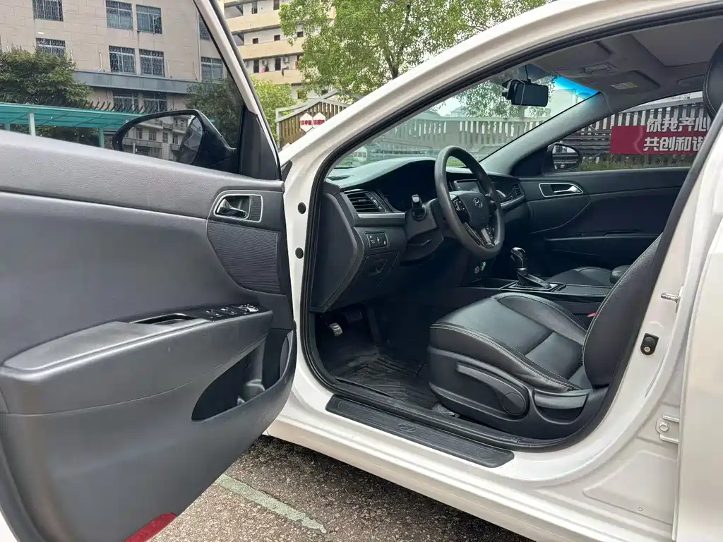 Hyundai Mistra — фото 4