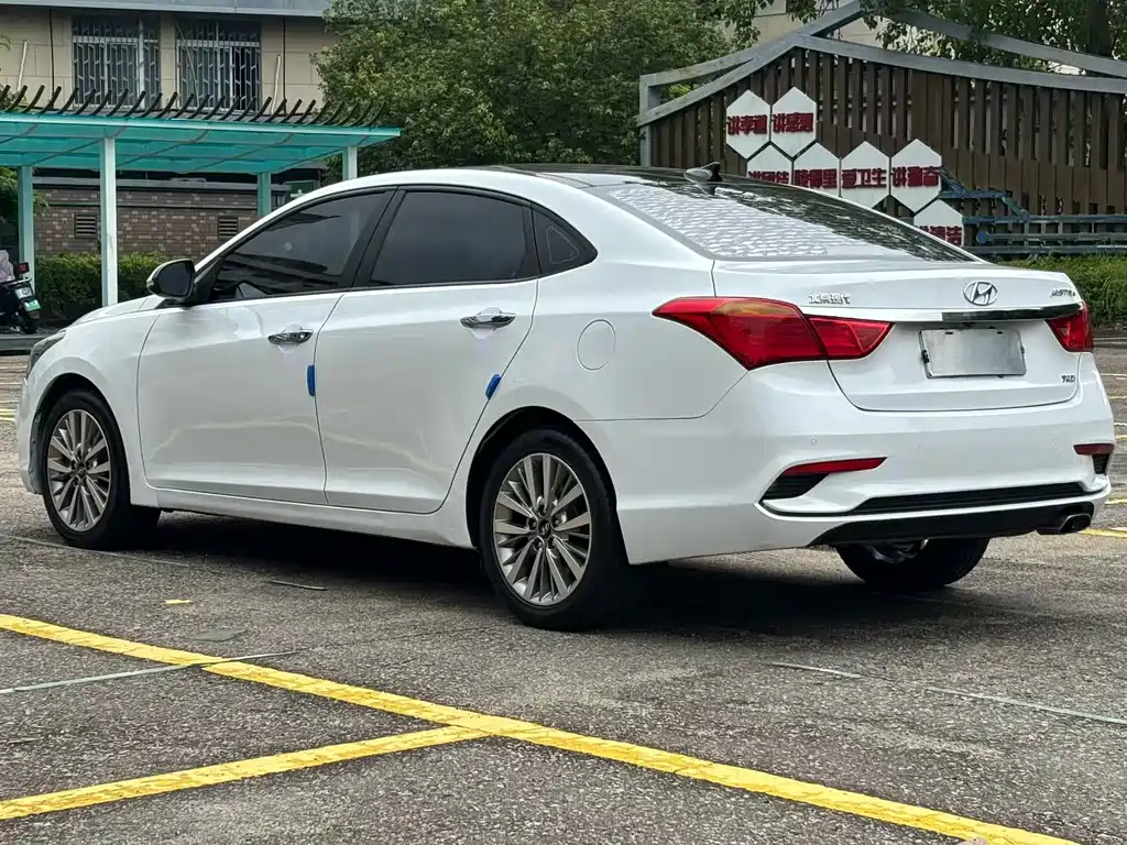 Hyundai Mistra — фото 7
