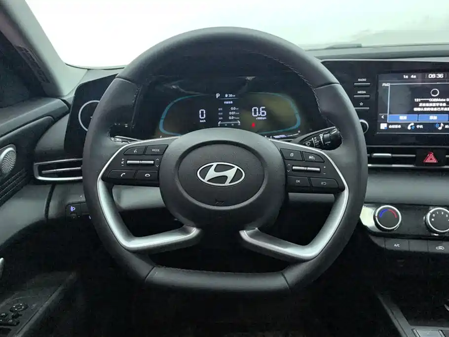 Hyundai Elantra — фото 15