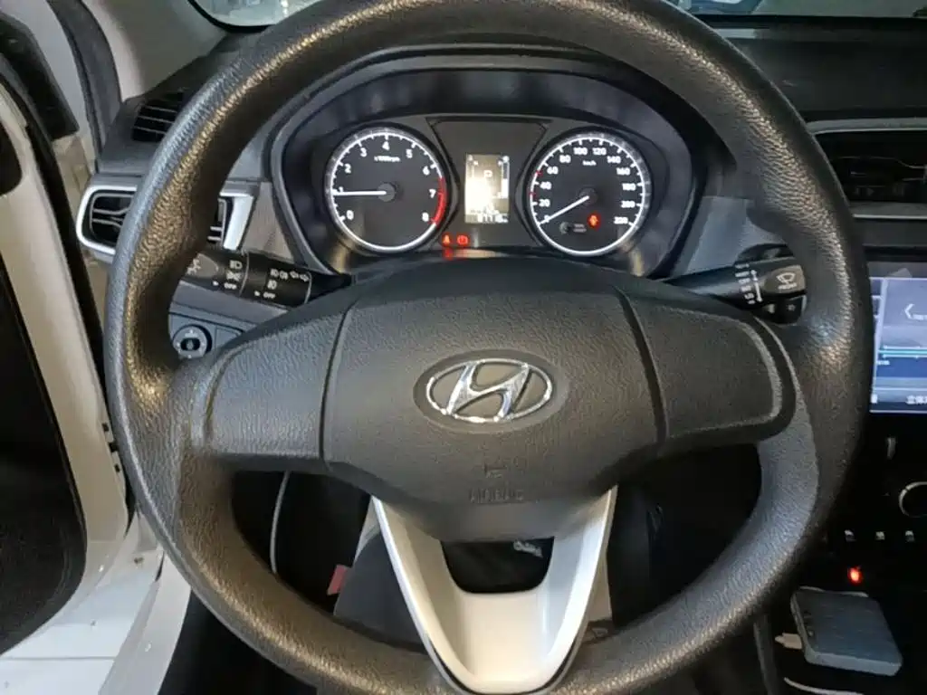 Hyundai Verna — фото 11