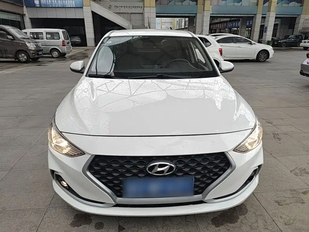 Hyundai Elantra — фото 3