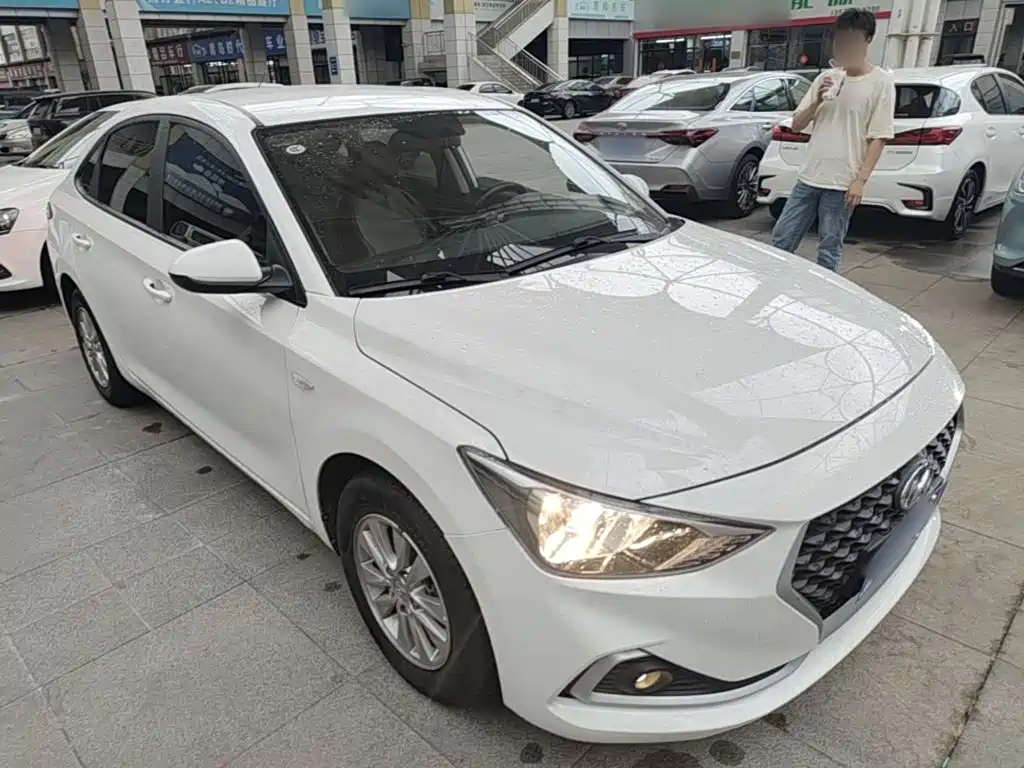 Hyundai Elantra — фото 4