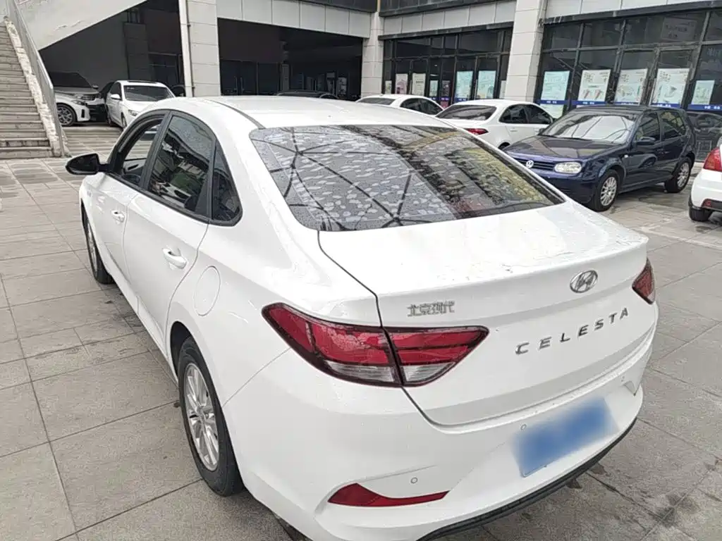Hyundai Elantra — фото 5