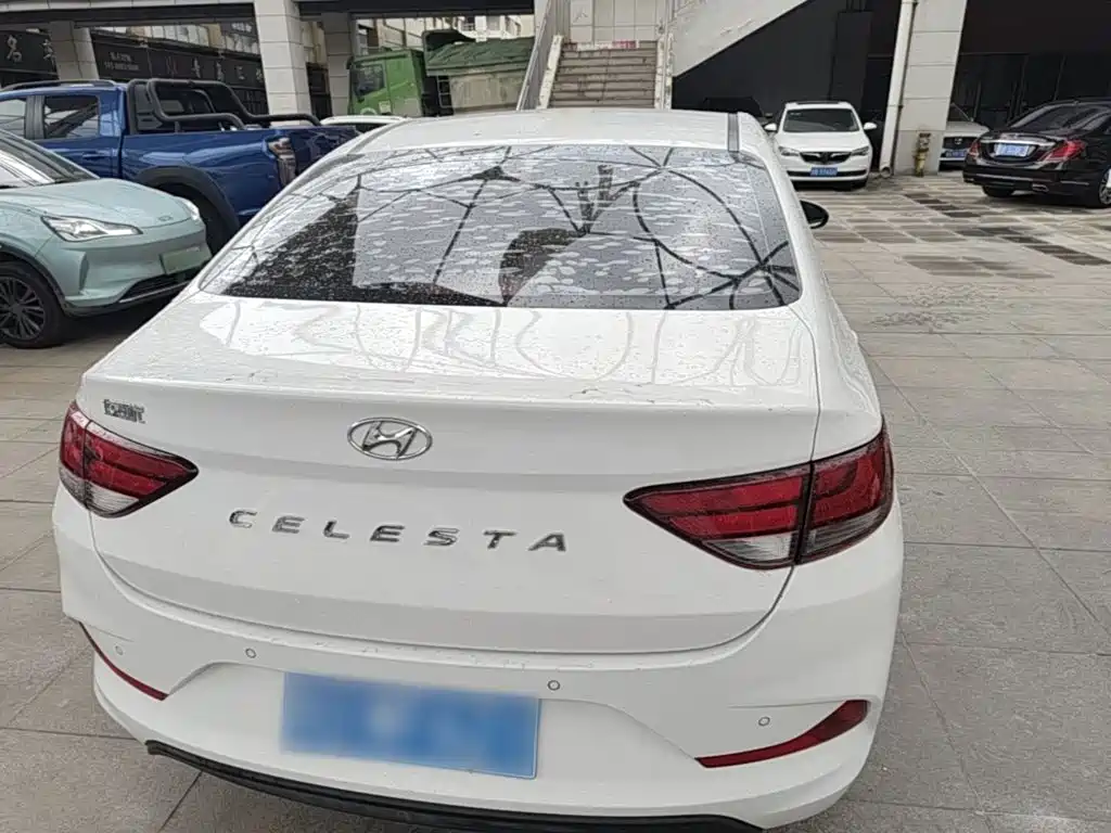 Hyundai Elantra — фото 6