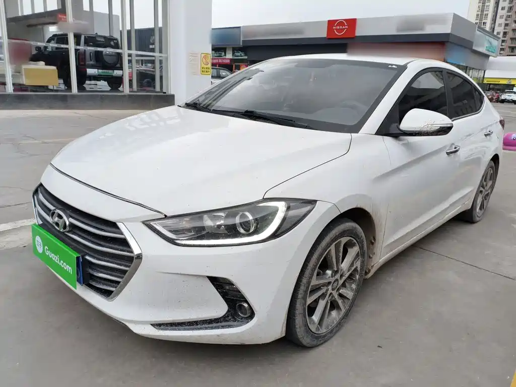 Hyundai Elantra — фото 2